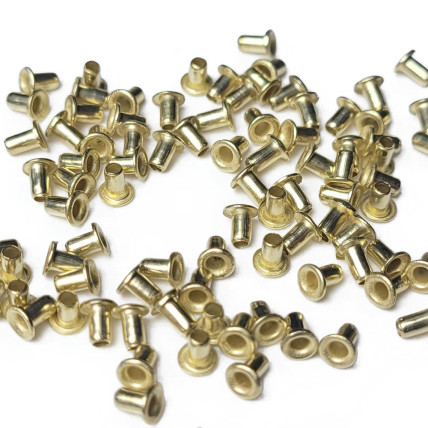 Zděře na drátkování rámků mosazné 2,5x4,5 mm 500 ks